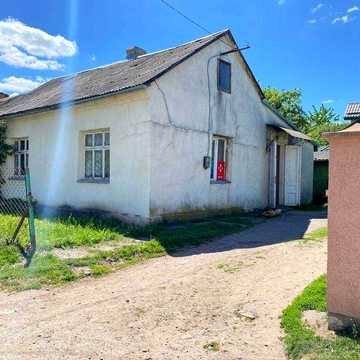 Продаж будинку з ділянкою 20 соток в с. Печихвости