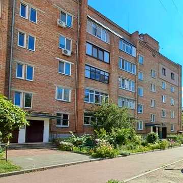 Продам простору чотирикімнатну квартиру в місті Ніжин