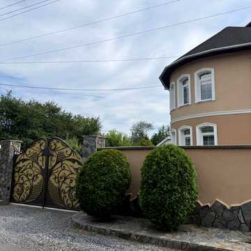 Продається елітний 4поверховий будинок с.Черніїв Івано-Франківський район