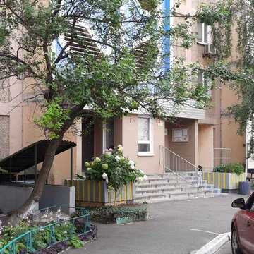 3-к. Драгоманова 12. Закрита територія. 5 поверх