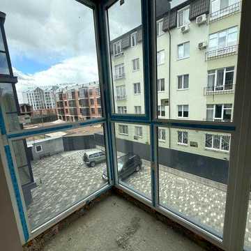 НАЙДЕШЕВША Ціна за 1-кімнатну квартиру по 650$ за м2 ! Великі нанорамні вікна ! Закрита територія , будинок клубного типу .