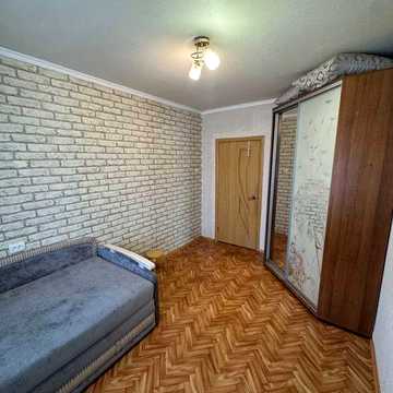 Продам 2-кімнатну квартиру. Л/б. Кінотеатр Мир.