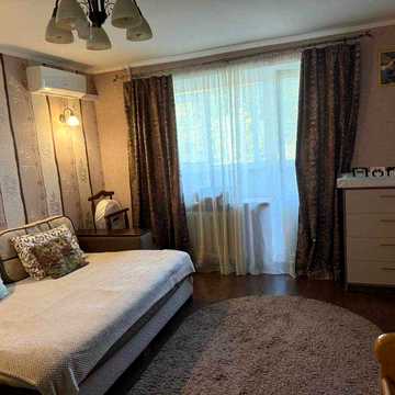 Продається комфортна 1-кім. квартира, район Супутник. 2 поверх 5 пов.будинку,пл.37,4 м.кв