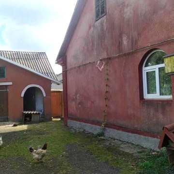 оренда половини будинку,2(+1)кімнати,кухня,ванна,ганок,гараж).
