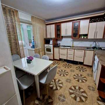 Двухкімнатна квартира на Металургів