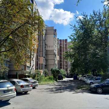 Оренда 3к квартира на вулиці Героев Космоса!