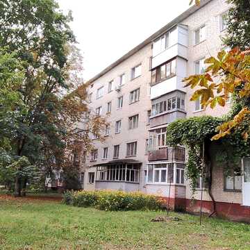 Продам. Однокімнатна.. Світло не вимикають.