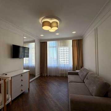 Продам 2-комнатную на Каманина/ С хорошим ремонтом/ 60 метров ЖК 32 жемчужина
