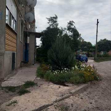 Продам 3 кімнатну квартиру з квадратним холом та двома лоджиями у  центрі Нової Водолаги