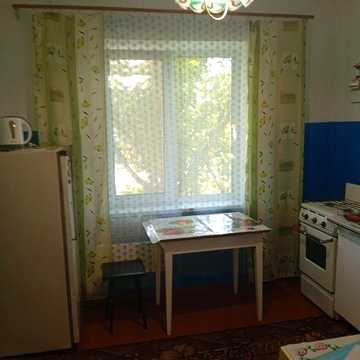 Здам 1 кімнатну квартиру , є всі меблі та техніка ,Г.України  7000+ комунальні  !