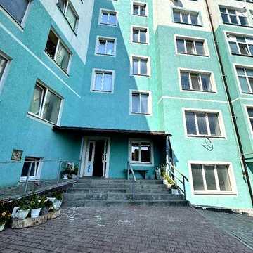 Продається простора квартира