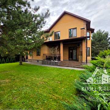 Продажа двухэтажного дома с гаражом в коттеджном поселке «Золотые Ключи»