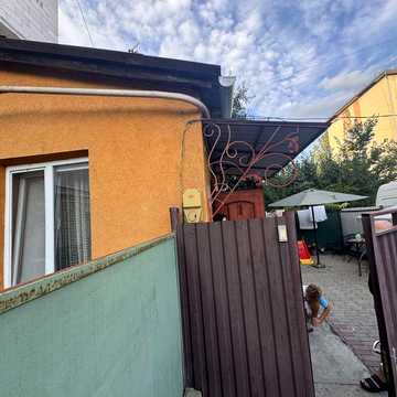 Продаж в центрі напівособняка