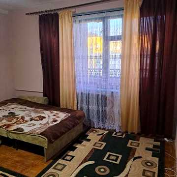 Здається 1 км.квартира