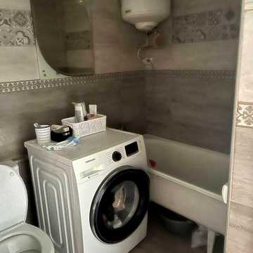 Продається двокімнатна квартира район зупинка універсам