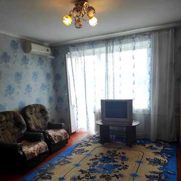 Продам квартиру 3-кімнатну в центрі Канева