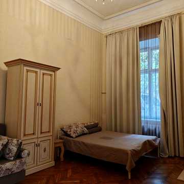 Сдаю 1-кв Центр ул.Коблевская/ Сборка 1-й эт.- 8500гр