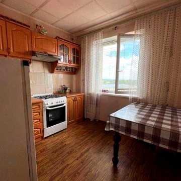 Продам 2 к. квартиру на Г. Крут, 70