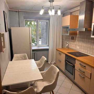 Продам  4 коинатную квартиру на  на Солнечном,пер. Белостоцкого д. 20