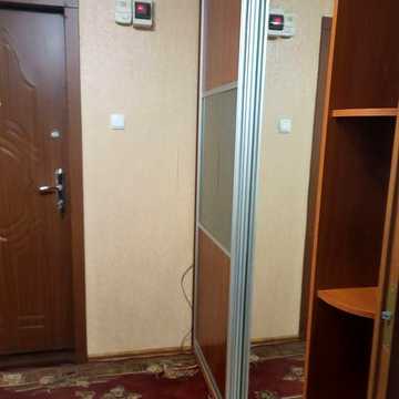 Сдам свою 2 кімнатну квартиру, на 4 поверсі,в центрі  міста.