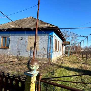 Договірна Продається житловий будинок у смт Завалля, 150 метрів до річки Південний Буг.