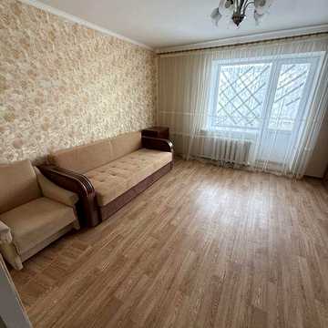 В продажу 3-ох кімнатна квартира. Район : 13 лінія