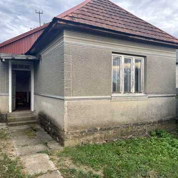 Продаж будинку біля лісу
