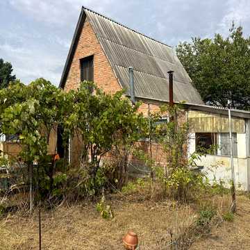 Продам цікаву дачу 40 м2 на 12 сотках з банею,погрібом від Києва 60 км,без %
