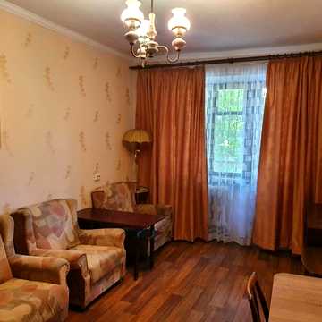 Академіка Філатова вул., 11
