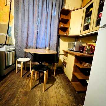 Продам 3-к сталинка 65 м² метро Индустриальная, ул. 12 Апреля 6