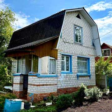 Двоповерхова, цегляна дача, в СТ Весна