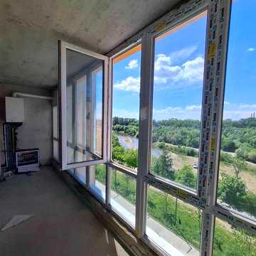 Продаю панорамну 4кімнатну квартиру на березі річки.Газифікована.110м2
