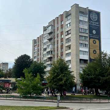 Простора 4-х кімнатна квартира 80м² | Стебницька