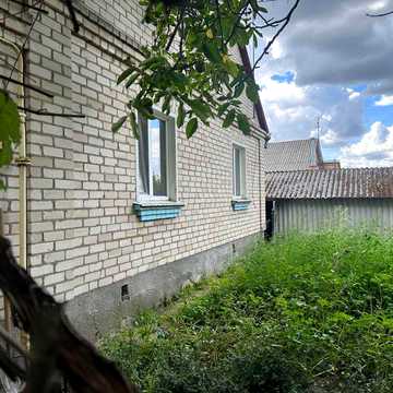 Терміновий продаж! Велика територія та два житлові будинки