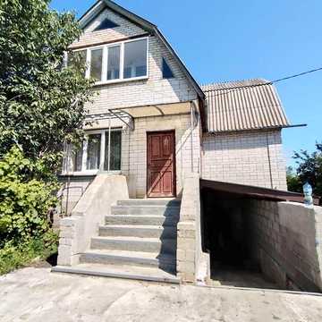 Продам триповерховий будинок