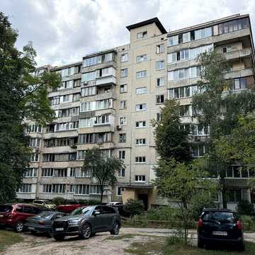 Продається/2кімнатна-55м2/в Києві/Свʼятошинському р-н./вул.Ушакова 10/Без Комісії.