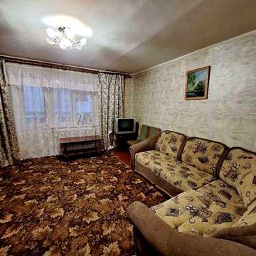 Продається 3 кімнатна квартира в районі ТРЦ Голівуд.