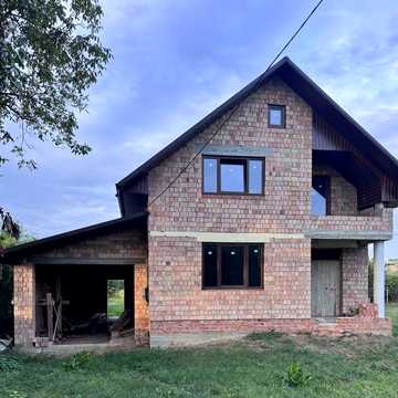 Будинок 8×13, 10 соток, під внутр. роботи.