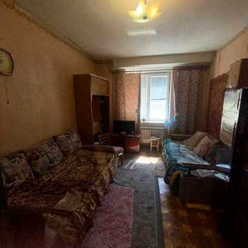 Продається 1 кімнатна квартира р  - Центр не кутова