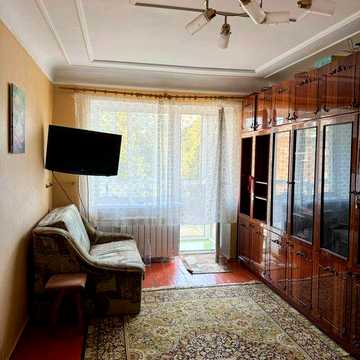 Продаж 1-к квартири 36 кв. м у самому центрі — вул. Київська, 28