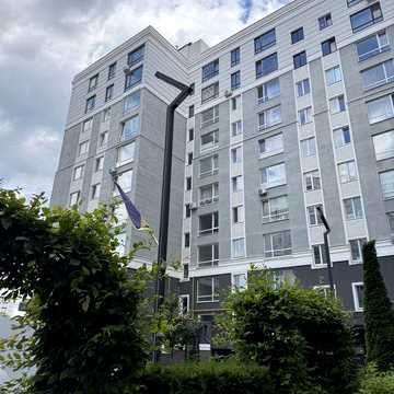 Продам однокімнатну квартиру в заселеному будинку поруч з ШКОЛОЮ . Функціональне планування . Чистове наповнення . Купить квартиру Буча