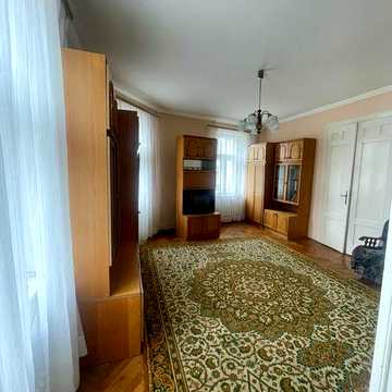 Квартира 2-кімнатна  в центрі