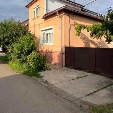 Напівособняк хороша локація центр частина міста