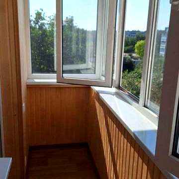 Продам теплу велику 4-к квартиру 84 м2 в гарному районі в місті Конотоп Сумської області