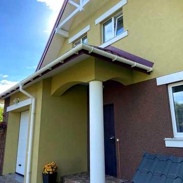 Продам 2-поверховий будинок біля озера