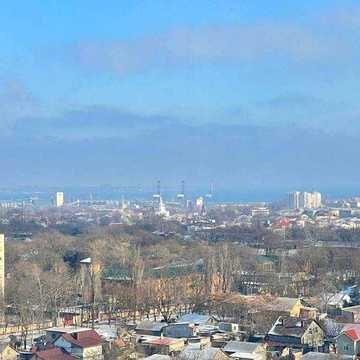 2х комнатная квартира с видом на центр и море . Удачное расположение . Все необходимое рядом с ЖК . Генератор !