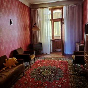 Оренда  двокімнатної квартири по Соборності. Можливо на місяць Власник.