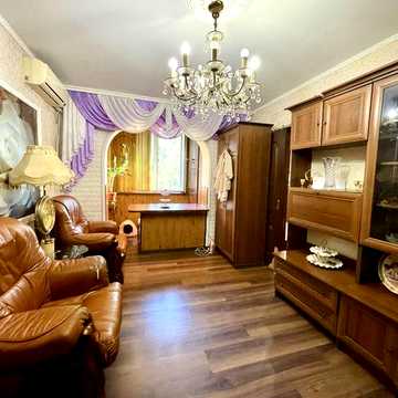 Продаж 3 кімнатноі 4 поверх район Площі Перемоги