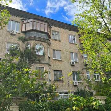 Метро Дарниця, продаж квартири, сталінка, без комісії.