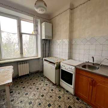Оренда 4-кімнатної Центр міста біля МакДональдз.